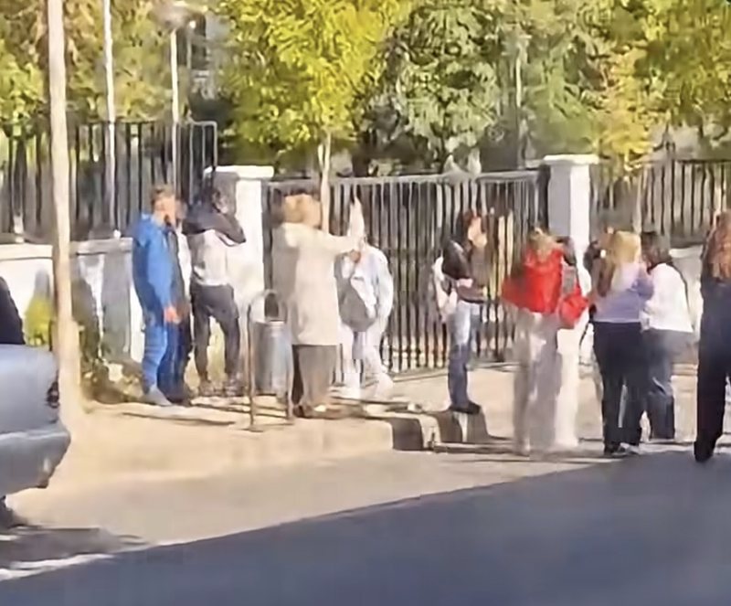 VIDEO/ Deputetja e PD nxit nxënësit të braktisin mësimin dhe të dëmtojnë pronën publike
