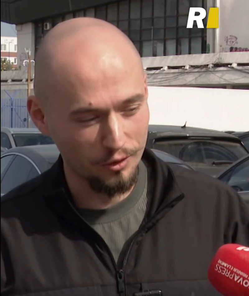 Askush nuk iu përgjigj thirrjes për të marshuar drejt Tiranës, mbështetësi i VV-së dorëzohet: Shkoni vetë, unë nuk vij dot se më pret arrestimi Askush nuk iu përgjigj thirrjes për të marshuar drejt Tiranës, mbështetësi i VV-së dorëzohet: Shkoni vetë, unë nuk vij dot se më pret arrestimi