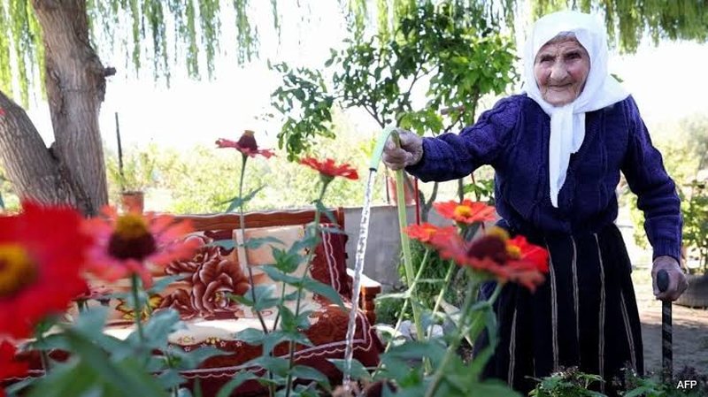 VIDEO/ Shqiptarja 117-vjeçare që po tërheq vëmendjen e botës, Nënë Qamilja mund të jetë gruaja më e moshuar në planet VIDEO/ Shqiptarja 117-vjeçare që po tërheq vëmendjen e botës, Nënë Qamilja mund të jetë gruaja më e moshuar në planet