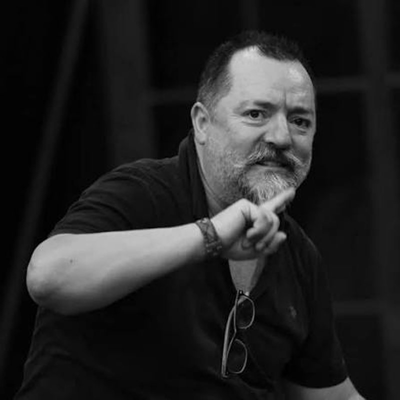 Edhe “Cufe budallai” firmosi për luftë! Edhe “Cufe budallai” firmosi për luftë!