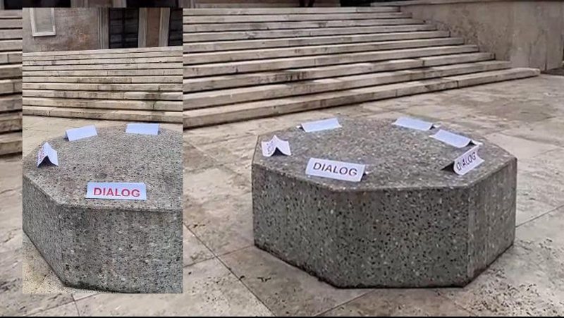 Pas karrigeve të thyera dhe djegura nga protestuesit, Rama sërish ftesë për bisedime! Para Kryeministrisë vetëm sofra e dialogut Pas karrigeve të thyera dhe djegura nga protestuesit, Rama sërish ftesë për bisedime! Para Kryeministrisë vetëm sofra e dialogut