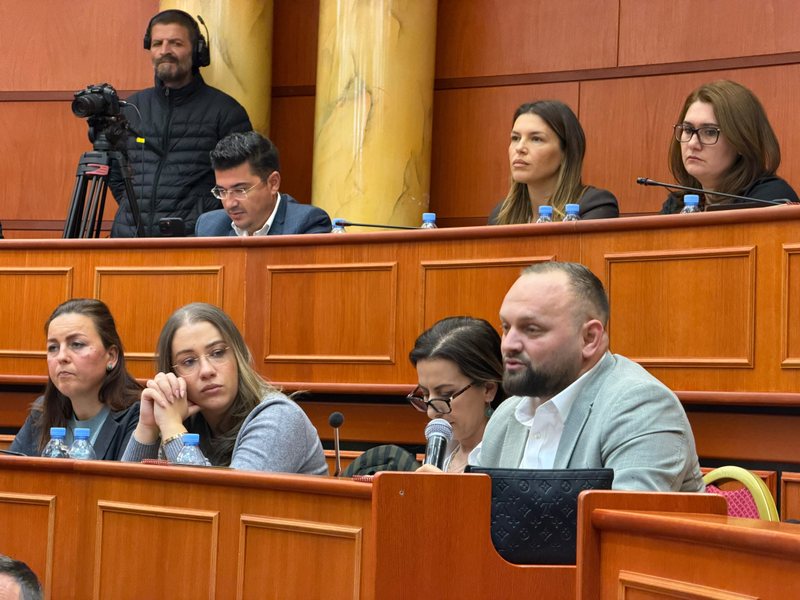 Këshilli Bashkiak rezolutë për Veliajn: Transparencë për transferimin në Fier! Po cenoni dinjitetin, asnjë masë nuk mund të justifikojë trajtimin çnjerëzor apo poshtërues! Këshilli Bashkiak rezolutë për Veliajn: Transparencë për transferimin në Fier! Po cenoni dinjitetin, asnjë masë nuk mund të justifikojë trajtimin çnjerëzor apo poshtërues!