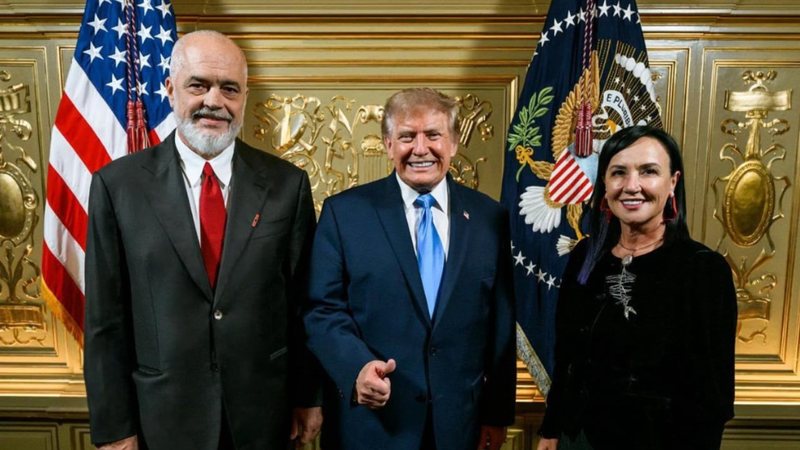 FOTO LAJM/ Vizita në SHBA, Rama publikon foto me Presidentin Donald Trump! Krahas tyre edhe bashkëshortja e kryeministrit FOTO LAJM/ Vizita në SHBA, Rama publikon foto me Presidentin Donald Trump! Krahas tyre edhe bashkëshortja e kryeministrit