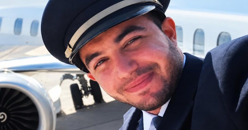 Si u radikalizua piloti që tentoi rrëzimin e avionit me qytetarë izraelitë?