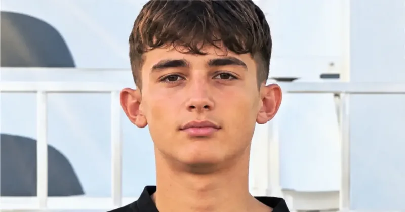 Vdekja tragjike e 16-vjeçarit shqiptar në fushën e futbollit, Greqia mbyll pa afat të gjitha fushat në Kavalla Vdekja tragjike e 16-vjeçarit shqiptar në fushën e futbollit, Greqia mbyll pa afat të gjitha fushat në Kavalla