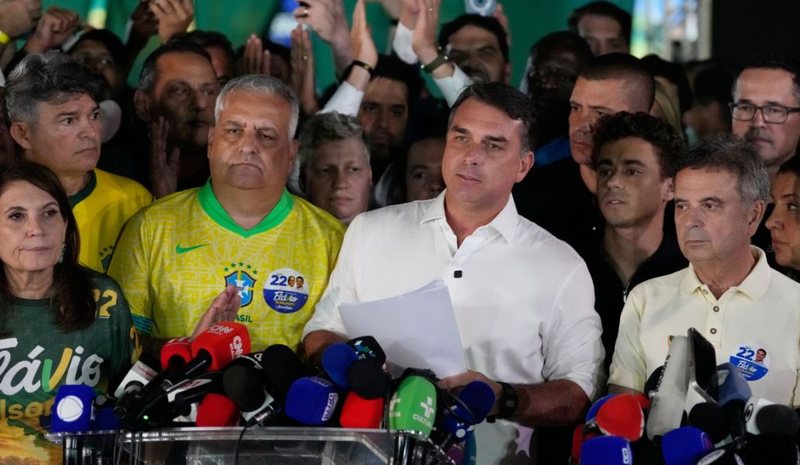 Zgjedhjet në Brazil: Flavio Bolsonaro nuk njeh humbjen përballë Lulës: Kërkon anulimin e raundit të dytë Zgjedhjet në Brazil: Flavio Bolsonaro nuk njeh humbjen përballë Lulës: Kërkon anulimin e raundit të dytë