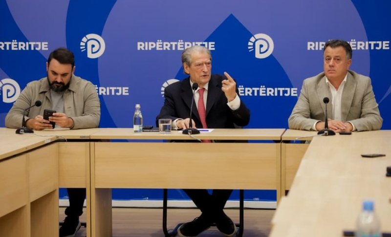 Berisha merr përsipër autorësinë e protestës dhe i bën apel studentëve e nxënësve për dhunë