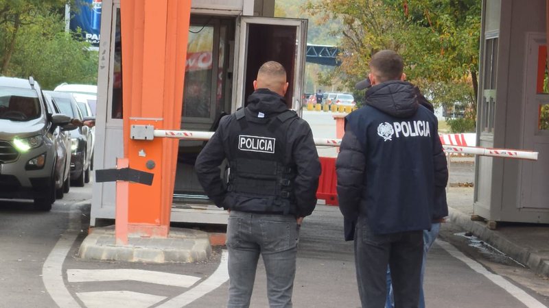 Kontrolle të shtuara në Qafë-Thanë! Masa të rrepta për shqiptarët që hyjnë nga Maqedonia e Veriut Kontrolle të shtuara në Qafë-Thanë! Masa të rrepta për shqiptarët që hyjnë nga Maqedonia e Veriut