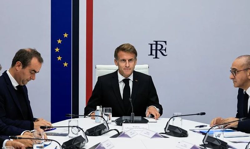 Protestat në Francë, reagon Macron: Do mbajnë përgjegjësi ata që donin të tradhëtonin Republikën Protestat në Francë, reagon Macron: Do mbajnë përgjegjësi ata që donin të tradhëtonin Republikën