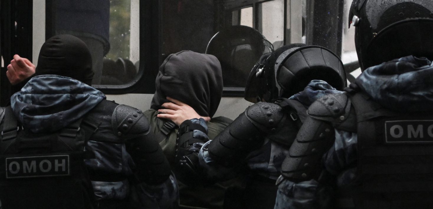 Drejtori i Policisë: Janë identifikuar kanale komunikimi që bëjnë thirrje për akte terroriste Drejtori i Policisë: Janë identifikuar kanale komunikimi që bëjnë thirrje për akte terroriste