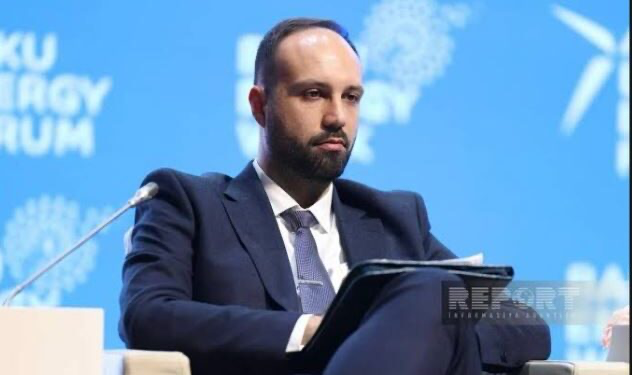 “Nuk jam unë në videon intime”! Zëvendësministri Sulo padit në  Prokurori publikuesit e videove  të Ad Hilës, Tozaj dhe Kelmendin