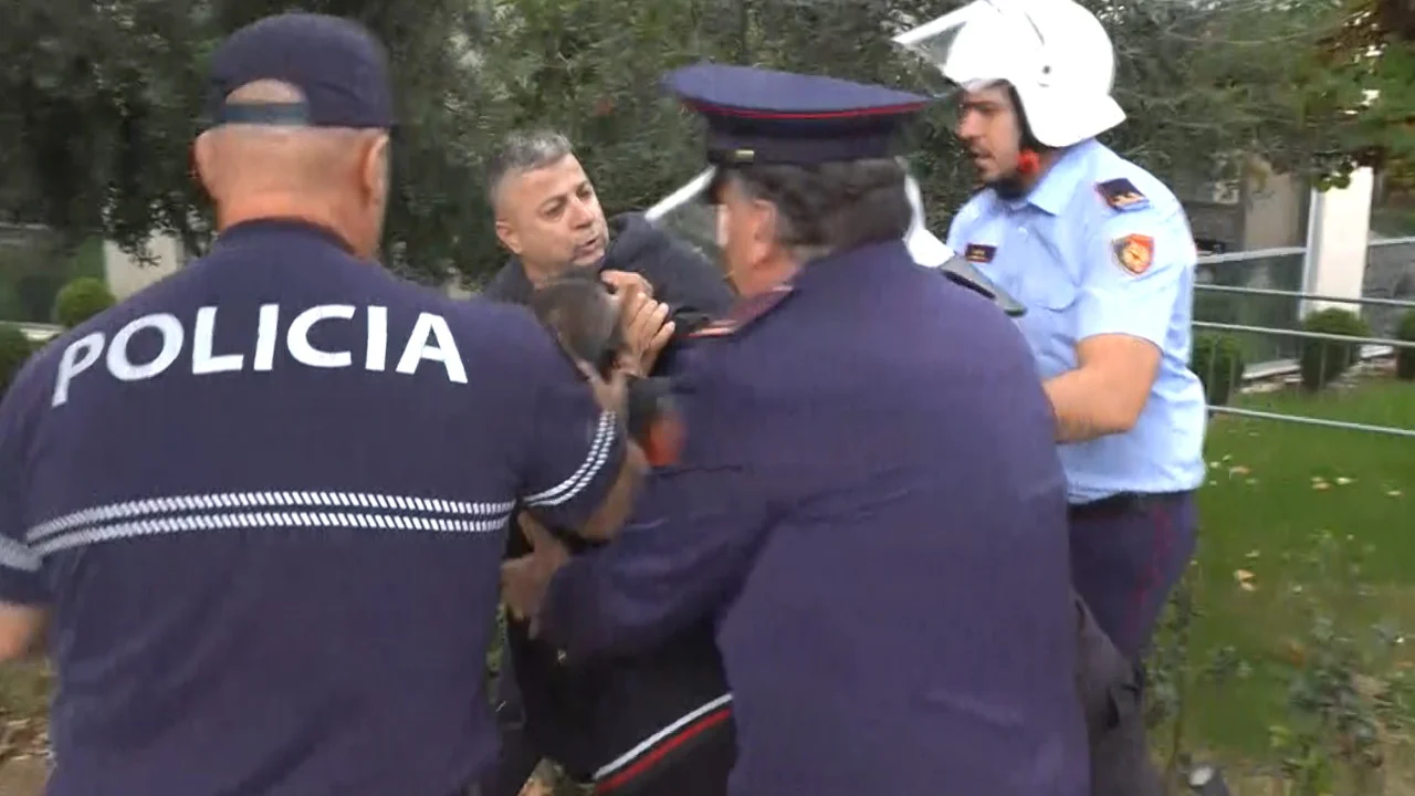 “Terrorizëm policor”…kur të lënduar janë dyfish më shumë policë? “Terrorizëm policor”…kur të lënduar janë dyfish më shumë policë?