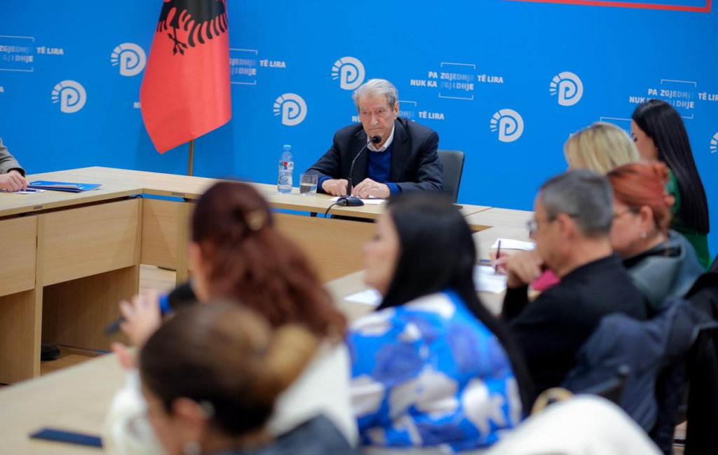 Lista ëndrrimtare për pushtet pa emër por… me doktor Lista ëndrrimtare për pushtet pa emër por… me doktor