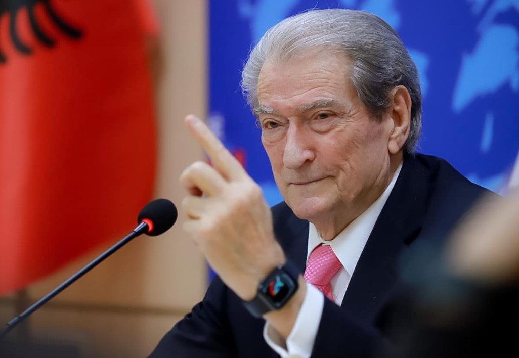 Përse Berisha e mori lehtësisht kontrollin mbi protestën Përse Berisha e mori lehtësisht kontrollin mbi protestën