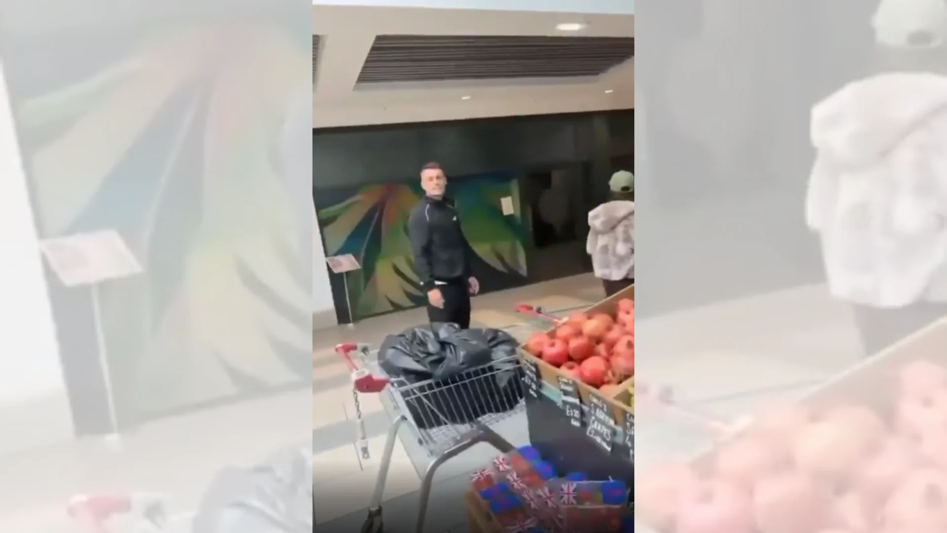 Video/ Provokim në mes të qytetit, tifozët e Newcastle godasin Xhakën aty ku i dhemb më shumë Video/ Provokim në mes të qytetit, tifozët e Newcastle godasin Xhakën aty ku i dhemb më shumë