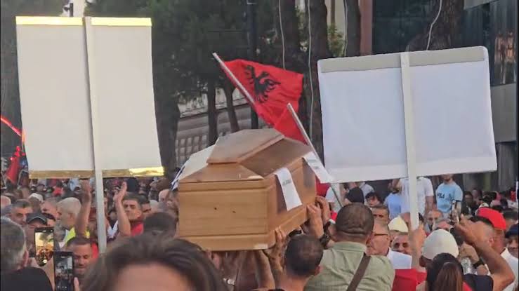 Në kërkim të një protestuesi të vdekur dhe një udhëheqësi të gjallë Në kërkim të një protestuesi të vdekur dhe një udhëheqësi të gjallë