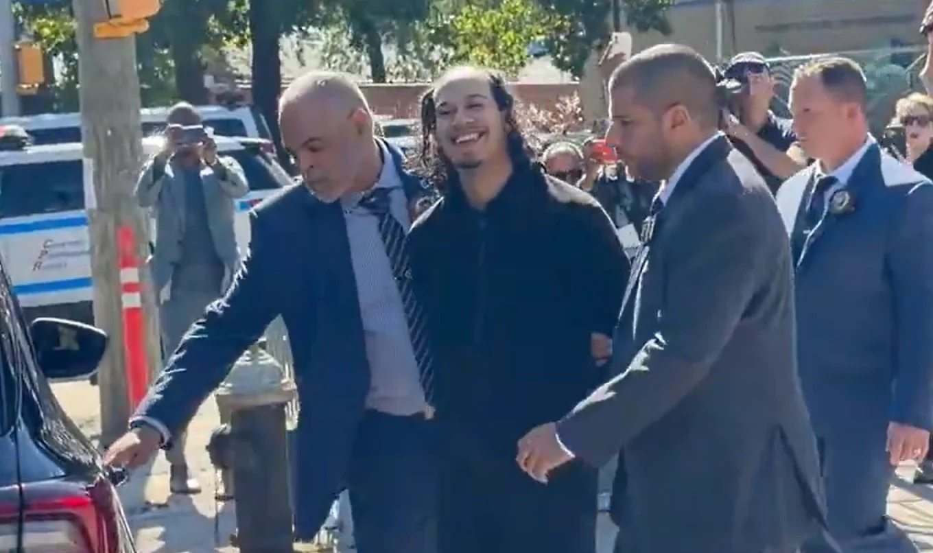 Vrasje e paimagjinueshme e një 23-vjeçareje në New York nga ish-i i saj 31-vjeçar! E hodhi nga kati i 15-të së bashku me foshnjën e tyre, ai qeshte teksa arrestohej Vrasje e paimagjinueshme e një 23-vjeçareje në New York nga ish-i i saj 31-vjeçar! E hodhi nga kati i 15-të së bashku me foshnjën e tyre, ai qeshte teksa arrestohej