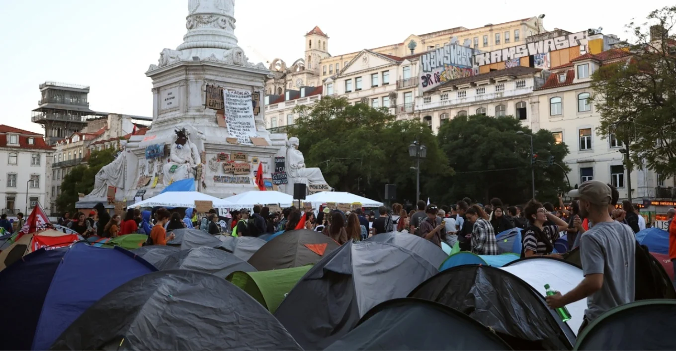 Protesta për krizën e strehimit në Portugali, 55 të arrestuar dhe dy të plagosur pas përplasjeve me policinë Protesta për krizën e strehimit në Portugali, 55 të arrestuar dhe dy të plagosur pas përplasjeve me policinë