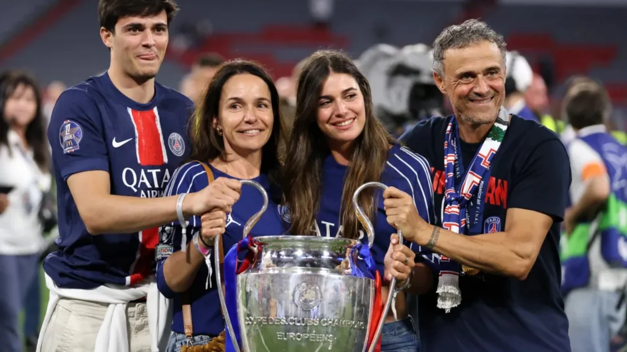 Panik për Luis Enriquen, vajza e trajnerit të PSG-së përfshihet në një aksident me vdekje në Spanjë Panik për Luis Enriquen, vajza e trajnerit të PSG-së përfshihet në një aksident me vdekje në Spanjë